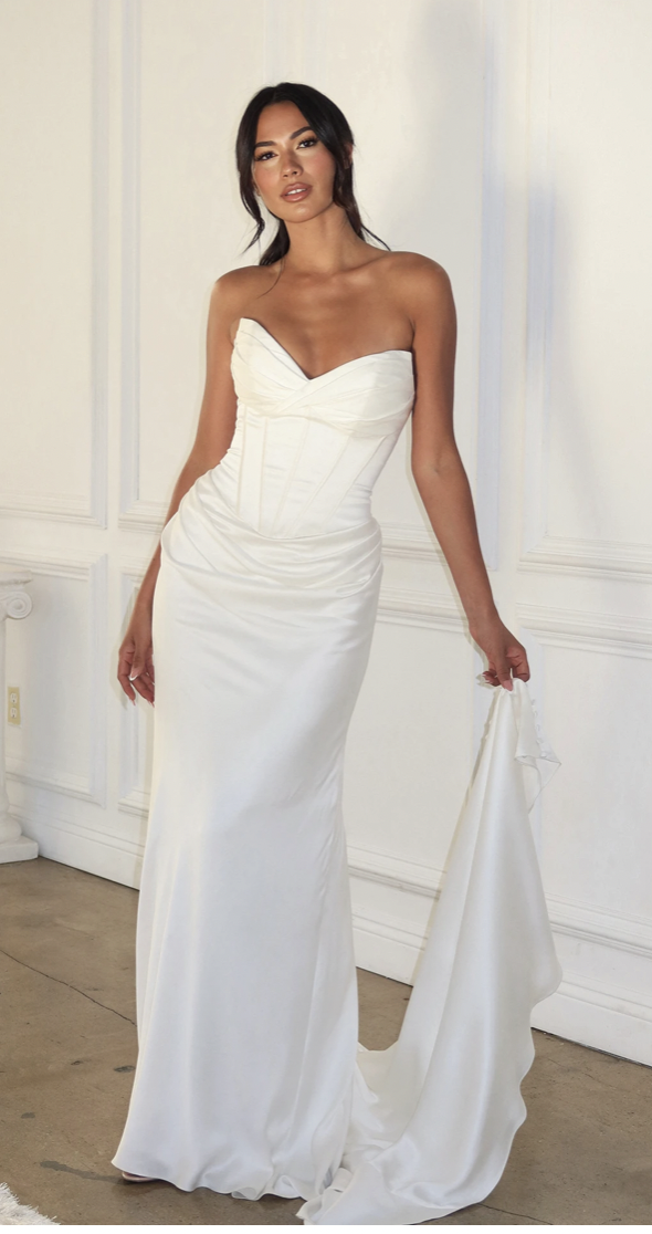 Elegant and Effortless: Strapless Wedding Dress for Your Big Day