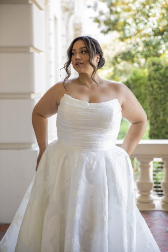 Essense of Australia "Everly" #6 Ivory thumbnail