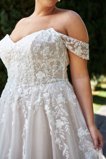 Essense of Australia "Hayes" #2 Ivory/Biscotti thumbnail