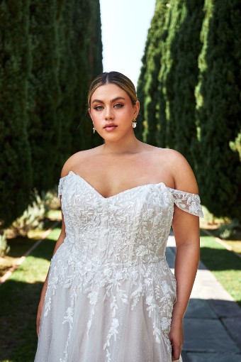 Essense of Australia "Hayes" #1 Ivory/Biscotti thumbnail