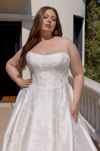 Essense of Australia "Esmeralda" #1 Ivory thumbnail