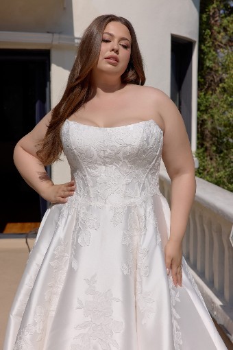 Essense of Australia "Esmeralda" #1 Ivory thumbnail