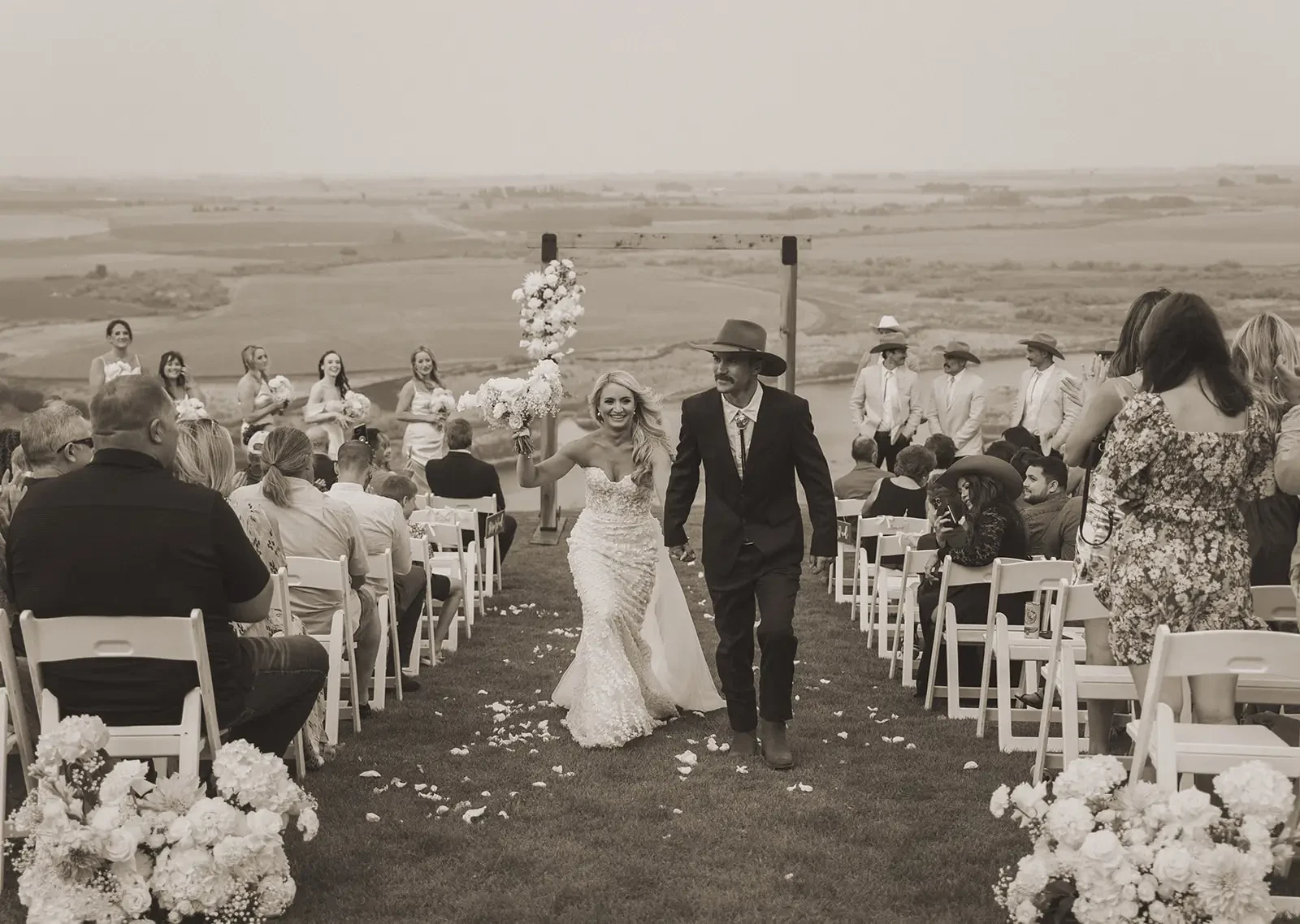 Elizabeth + Mark. Mobile Image